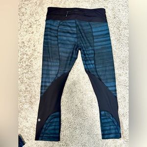 Lululemon black and blue full length size 6